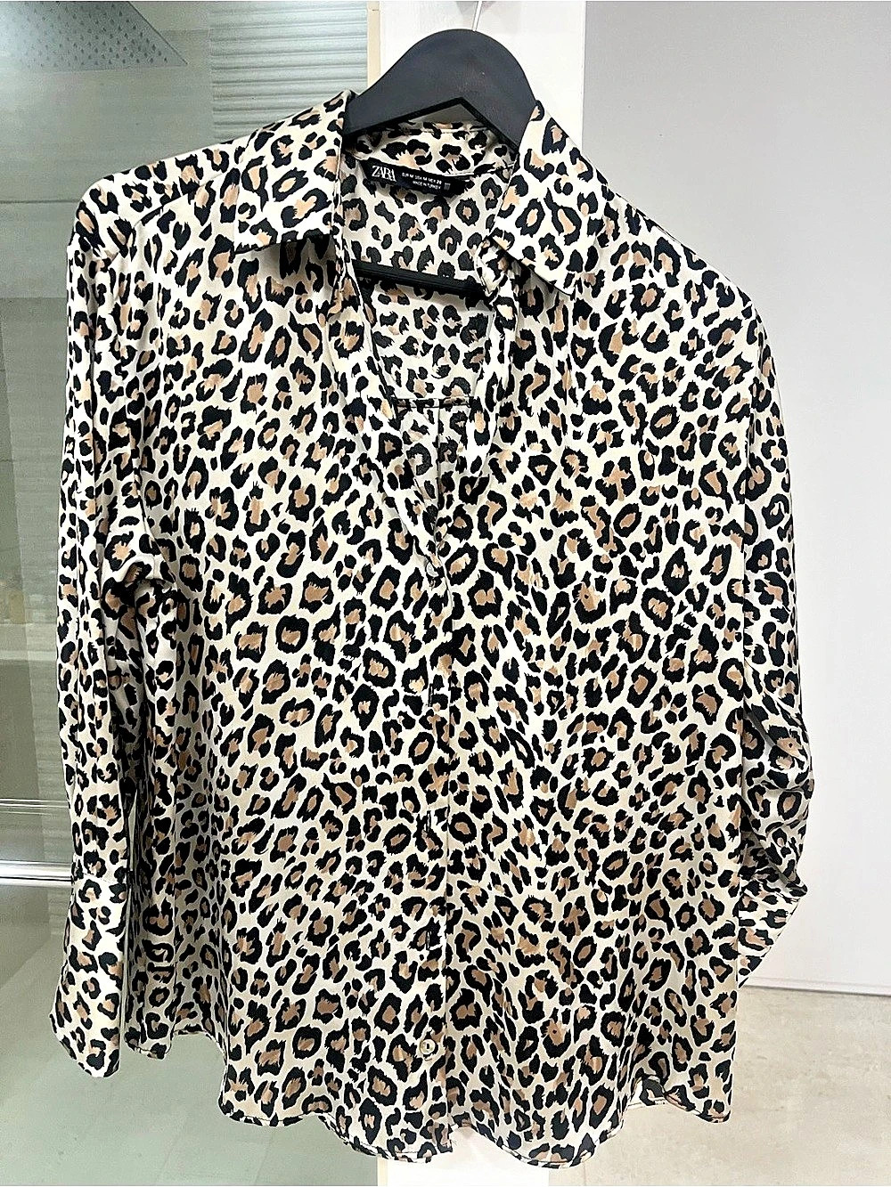 Zara Leopard Print Polyester Button Down Size Medium